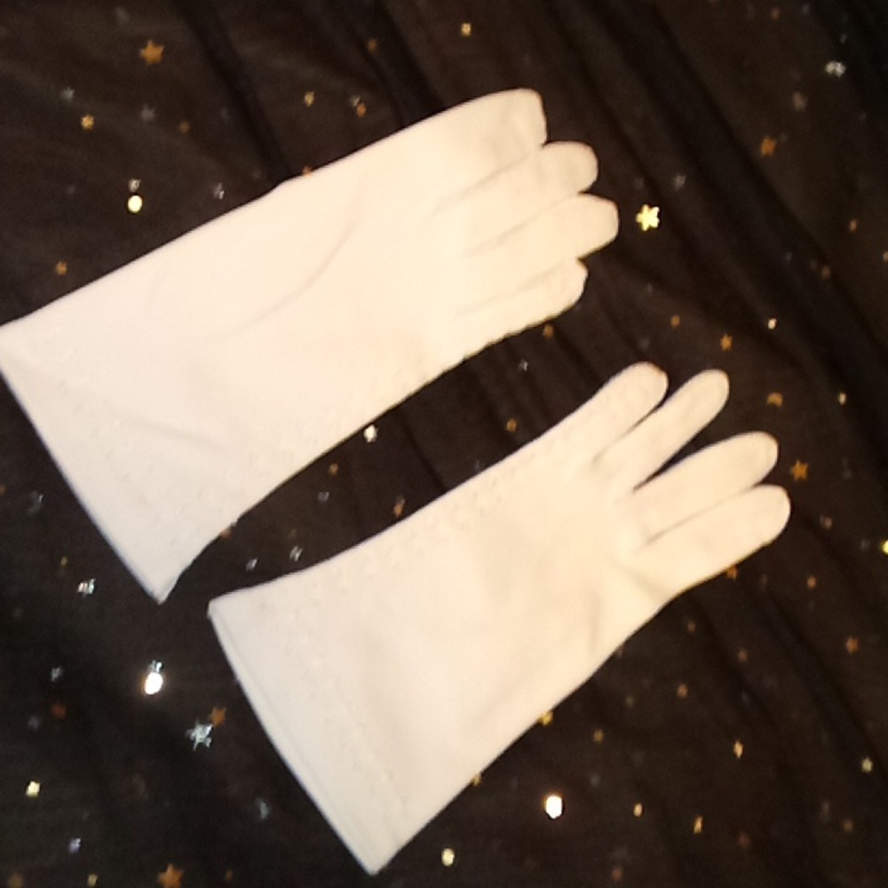 Gloves - Picture 3 of 4